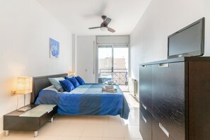 2 slaapkamers, een strijkplank/strijkijzer, reisbedje, gratis wifi