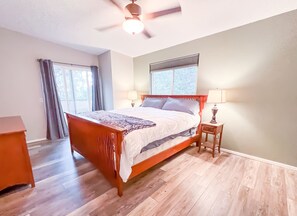 2 chambres, bureau, accès au Wi-Fi (inclus), literie fournie