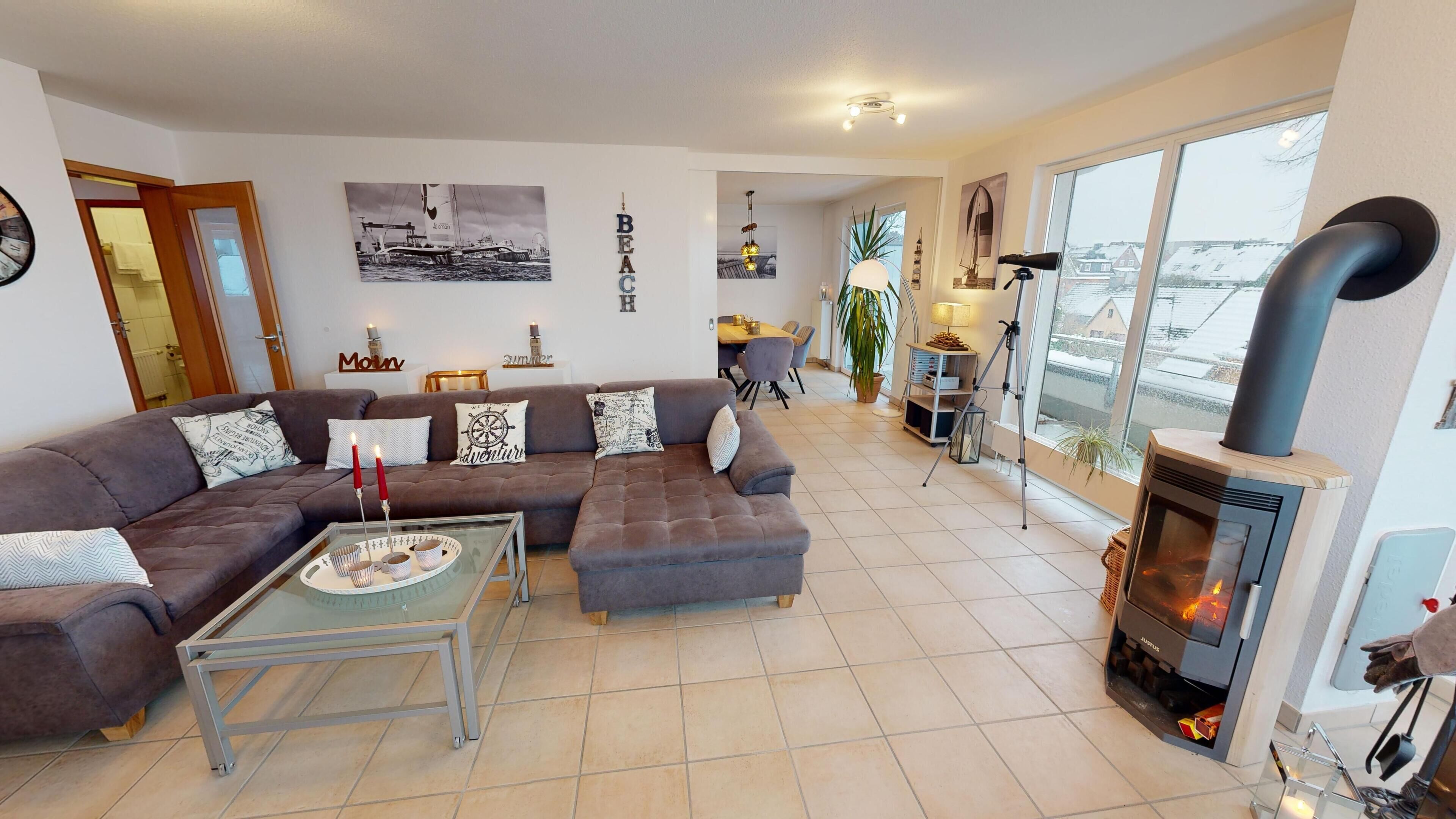 Televisión y chimenea 