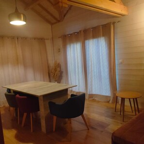 Family Tree House | Living area - Le Château Des Fées (Illoud)