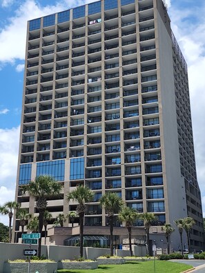Exterior - Direct Ocean Front, 8th floor, quiet building. Superb location! (Myrtle Beach)