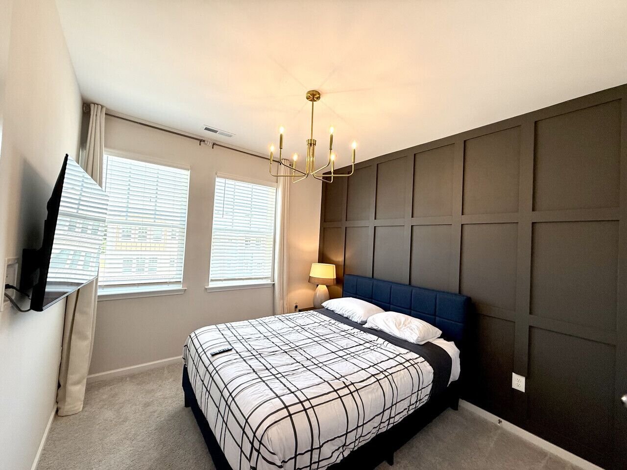 4 bedrooms, desk, iron/ironing board, travel crib