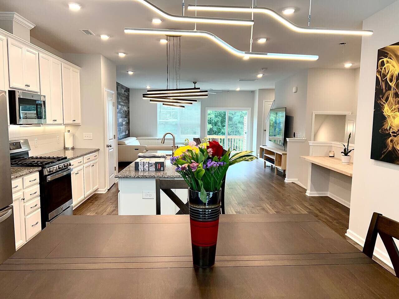 Geladeira, micro-ondas, fogão, cooktop