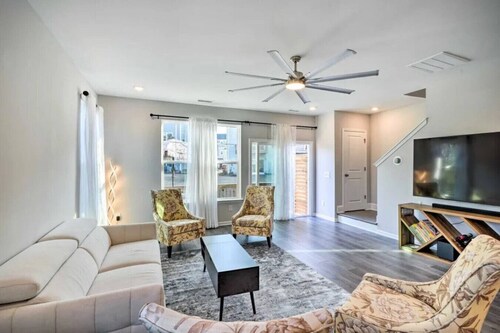 TPV - Buckingham - 10 mins - Airport/Duke/Downtown