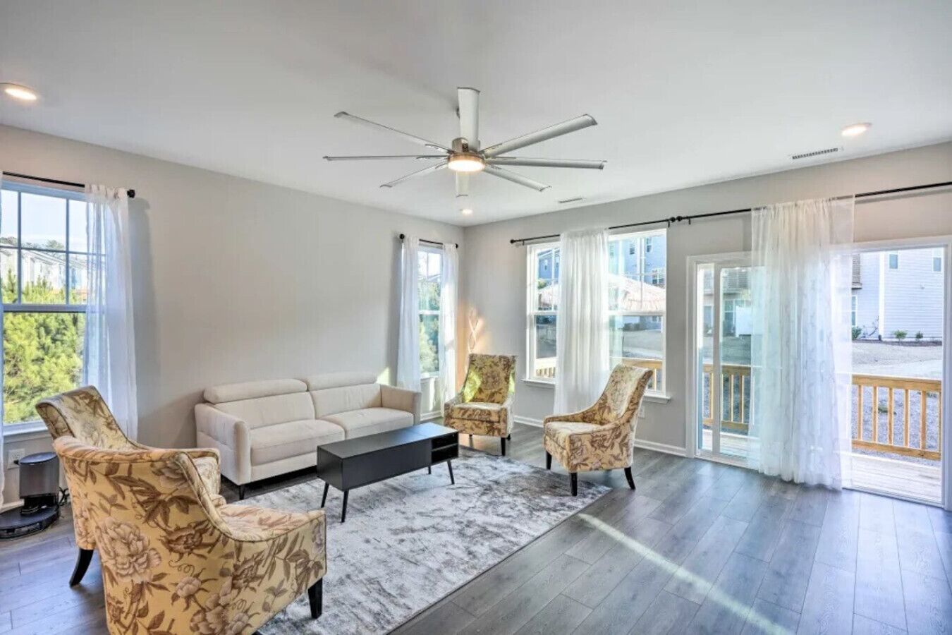 TV, video games, table tennis, stereo