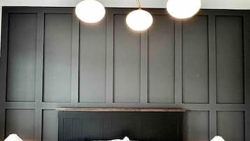 5 bedrooms, desk, iron/ironing board, travel cot