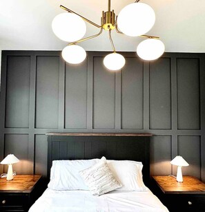 5 bedrooms, desk, iron/ironing board, travel cot