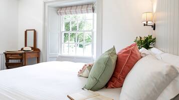 8 dormitorios, decoración individual, mobiliario individual