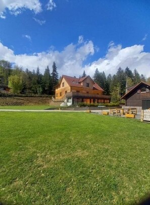 Front of property - Apartments Storzek (Hoce-Slivnica)
