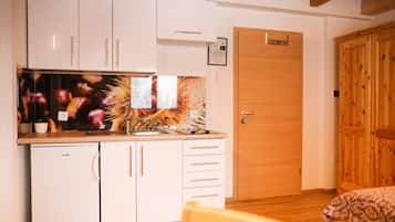 Comfort Studio, Non Smoking, Mountain View | Private kitchen