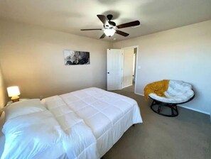 4 bedrooms, desk, free WiFi, bed sheets