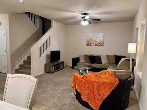 Smart TV, fireplace, streaming services