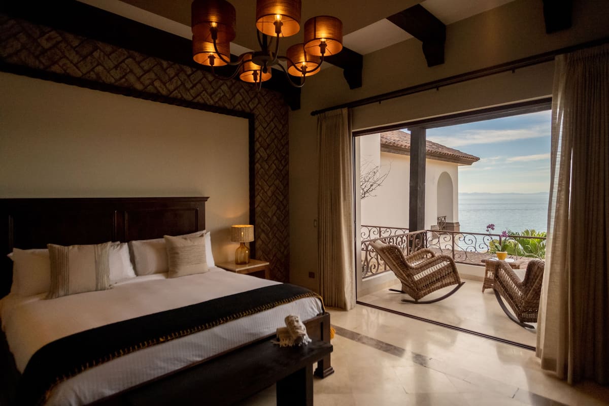 Deluxe Ocean View Suite King | Minibar, két bảo mật tại phòng, khu vực làm việc phù hợp cho laptop 