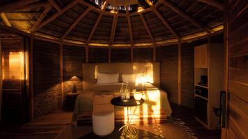 Bungalow Deluxe | 1 habitación, minibar y caja de seguridad en la habitación