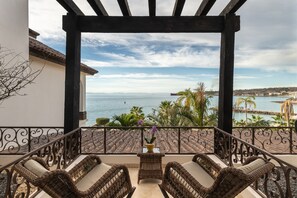 Deluxe Ocean View Suite King | Terrace/patio -  Orchid House Baja & Beach Club (La Paz)