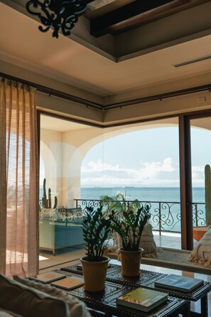 Presidencial Ocean View suite | Beach/ocean view -  Orchid House Baja & Beach Club (La Paz)