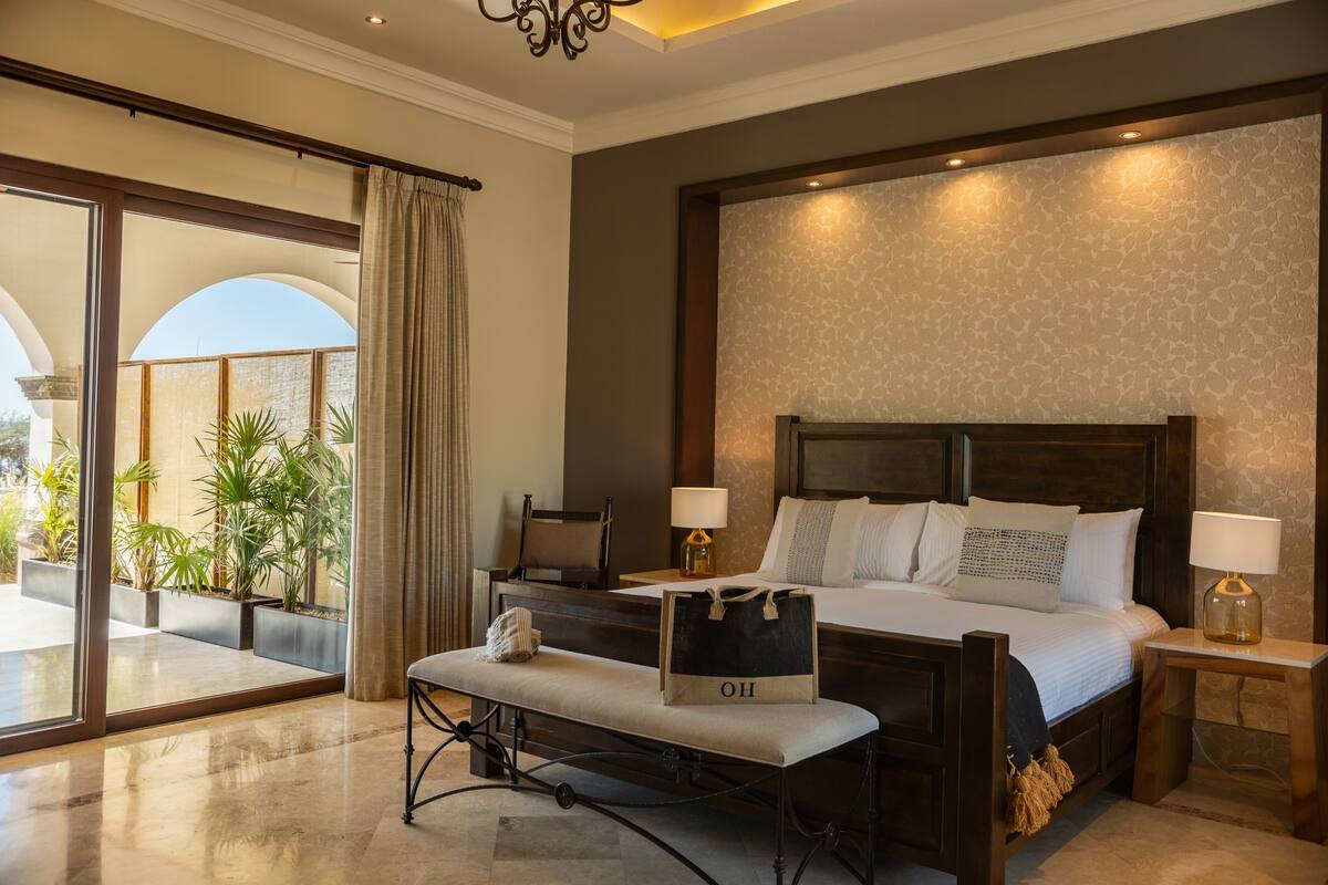 Deluxe Garden Suite King | Minibar, két bảo mật tại phòng, khu vực làm việc phù hợp cho laptop 