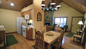 Dining - L048, 2-Br Luxury Cabin, Overlooking Roark Valley (Branson West)