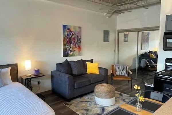 1 habitación, tabla de planchar con plancha, wifi gratis y ropa de cama