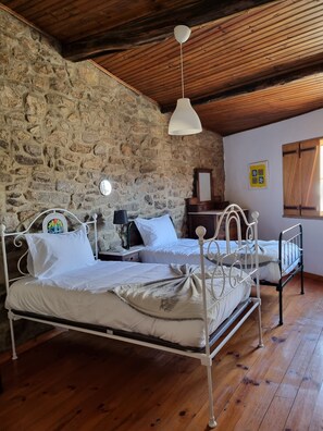 2 bedrooms, desk, iron/ironing board, free WiFi