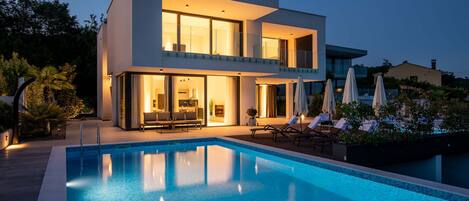 Piscine extérieure, piscine chauffée