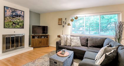3 Bed 1.5 Bath Blocks to Beach- Dogs OK! Quiet Cul-de-sac