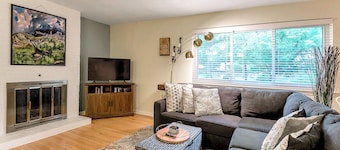 3 Bed 1.5 Bath Blocks to Beach- Dogs OK! Quiet Cul-de-sac