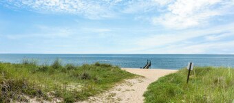 3 Bed 1.5 Bath Blocks to Beach- Dogs OK! Quiet Cul-de-sac