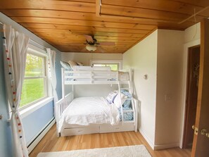 2 bedrooms, travel crib, free WiFi, bed sheets