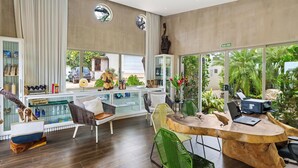 Reception - Mother Earth Vegan Hotel & Restaurant (Tamarindo)