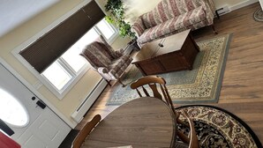 TV, fireplace - Maple Leaf Lodge- Suite MS 1 (Schroon Lake)