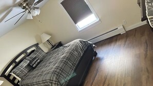 2 bedrooms, bed sheets - Maple Leaf Lodge- Suite MS 1 (Schroon Lake)