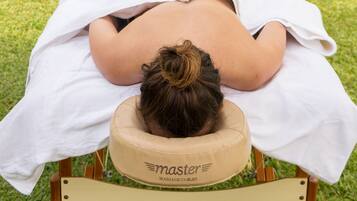 Deep-tissue massages, massages