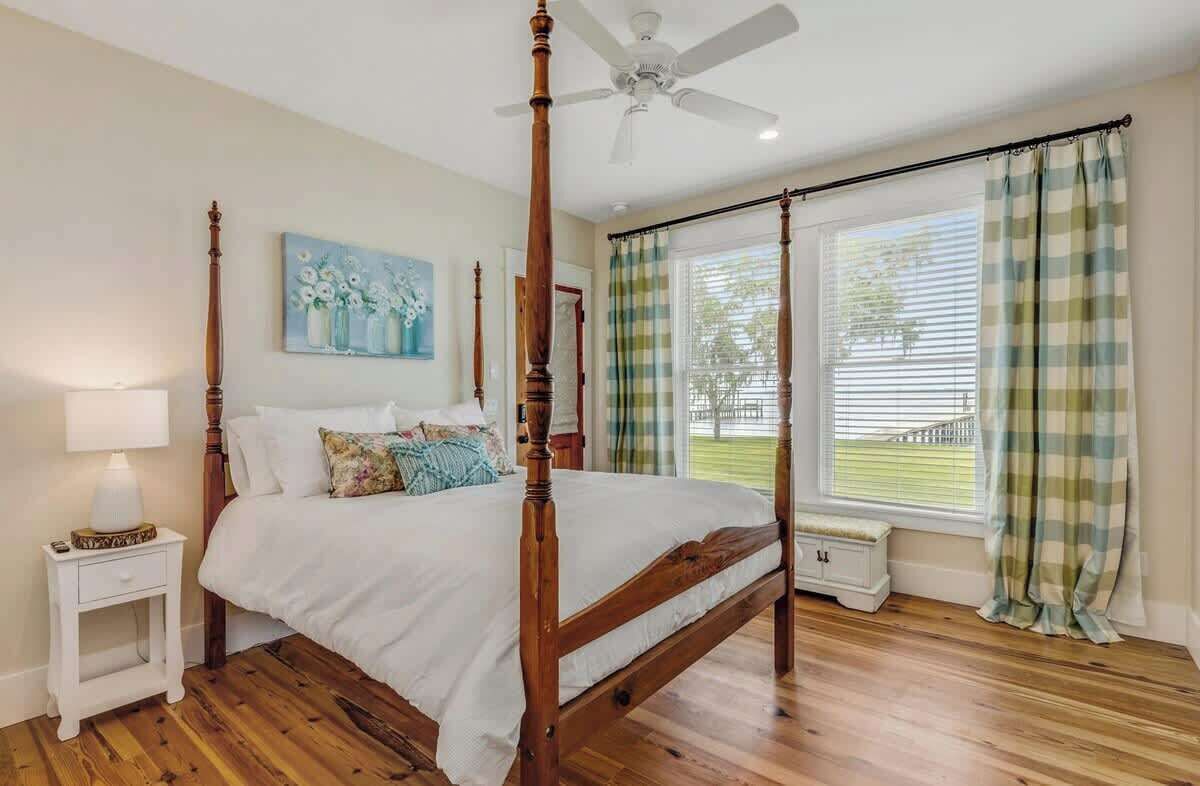 2 bedrooms, laptop workspace, iron/ironing board, free WiFi