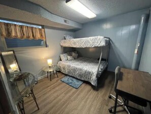 2 bedrooms, desk, iron/ironing board, free WiFi