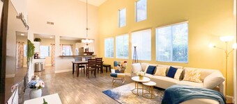 High Ceiling & Amazing backyard & family Kids friendly