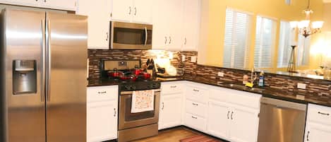 Refrigerador, microondas, horno y lavavajillas