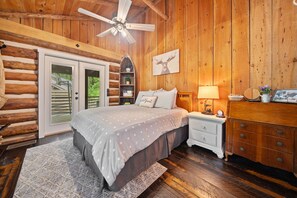 4 bedrooms, desk, iron/ironing board, travel crib