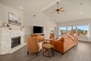 Smart TV, fireplace