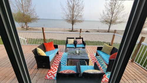 Lake front cottage on Lake Manitoba.  90min from Clear Lake, Riding Mt. Nat. Prk
