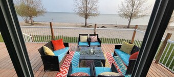 Lake front cottage on Lake Manitoba.  90min from Clear Lake, Riding Mt. Nat. Prk