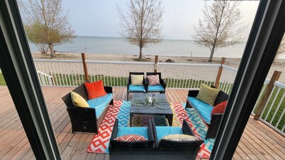 Lake front cottage on Lake Manitoba. 90min from Clear Lake, Riding Mt. Nat. Prk