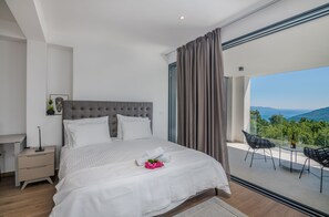 3 camere, una scrivania, ferro/asse da stiro, Wi-Fi gratuito