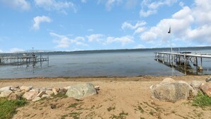 Unclassified image, 4 of 75, button - Rizzy's on the Lake (Osakis)