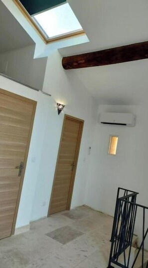 Interior - Apartment in part of Mas (RAPHELE-LES-ARLES)