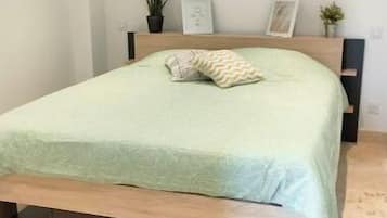 3 bedrooms, iron/ironing board, travel crib, free WiFi