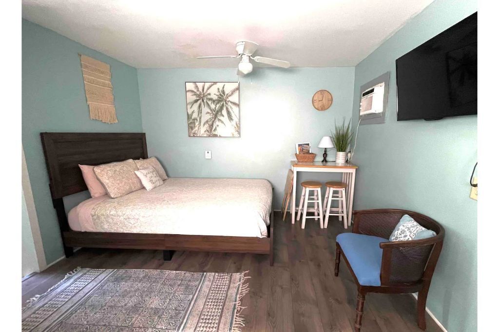 Boho Bungalow! Guesthouse near Downtown & Beaches! 