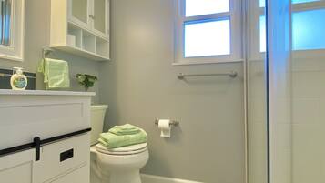 Combined shower/tub