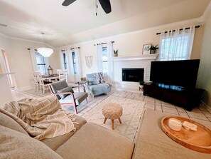Smart TV, fireplace