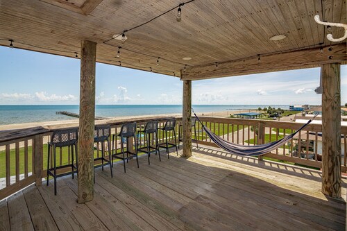 The Lighthouse - Beachfront - Perfect for Groups